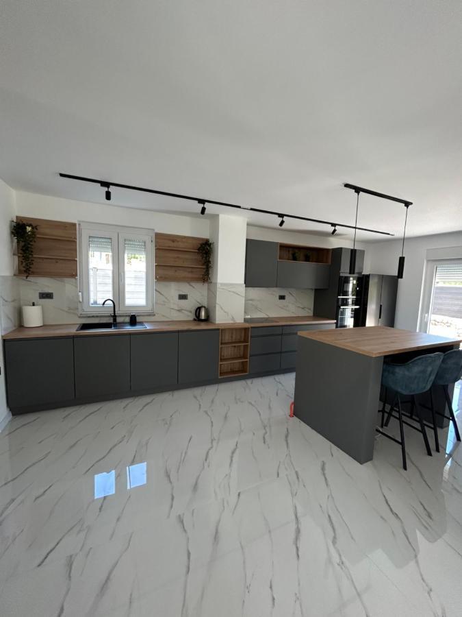 Villa Kety Baška Exteriör bild